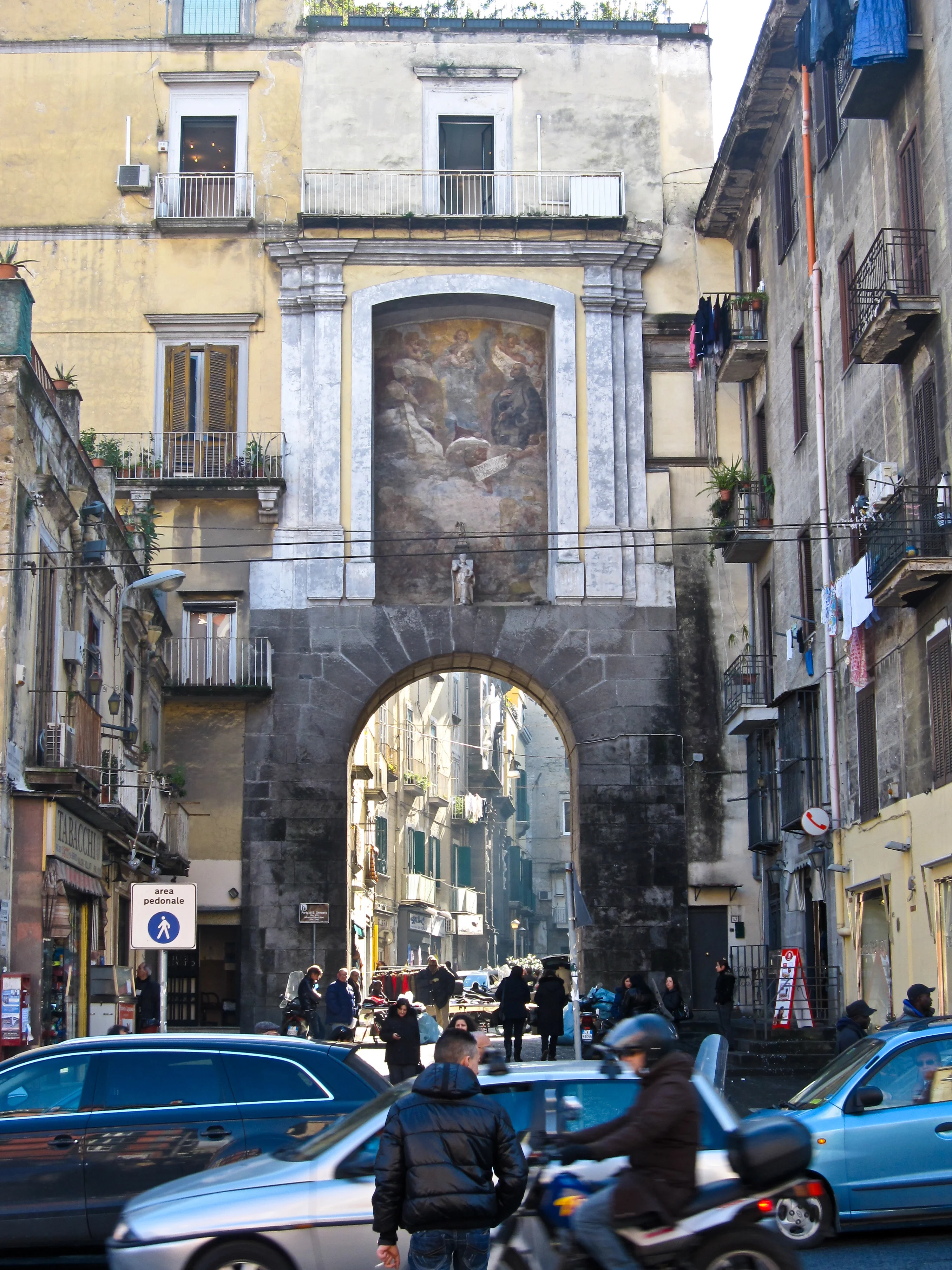 The Naples beyond the postcards. 