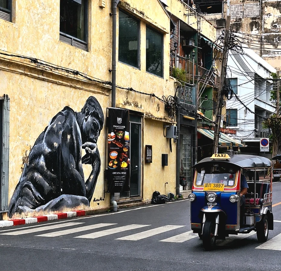 Jenseits der Bangkok-Vibes: Spaziergang durch Hintergassen und lokale Märkte