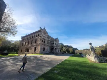 A walk through the town of Comillas 