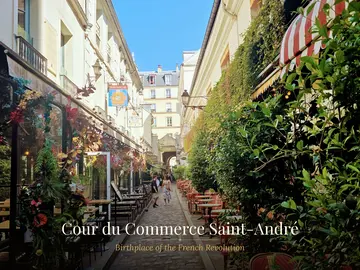 Iconic tour of the old Paris, Saint-Germain and Saint-Michel Area