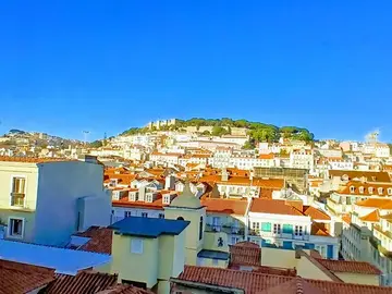 Lissabon: Wichtige Stadtviertel und Denkmäler im Licht der Geschichte seiner Frauen