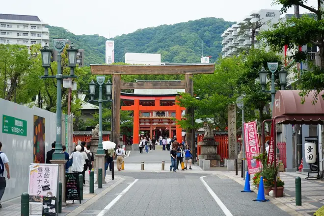 Hidden Kobe: Shrine, Kimono, Street Food & Tea — A Local Walk
