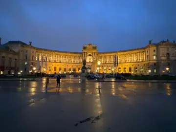 Vienna by Night: Free Night Tour in Italian