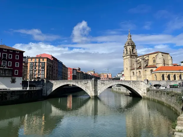 Bilbao: Del apogeo al declive - La historia de una ciudad que renació de una tragedia para convertirse en un símbolo del urbanismo.