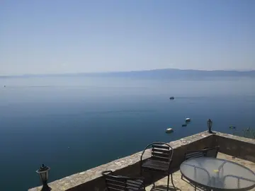 Dove le acque blu incontrano le antiche strade. Scopri la bellezza di Ohrid con me