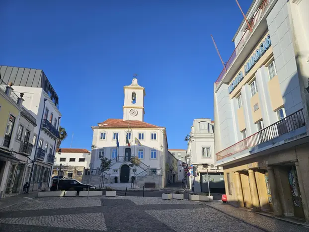 Almada walking tour - history, art and views