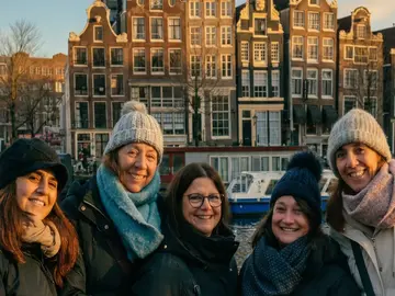 The Best Free Walking Tour of Amsterdam – Essential Photos, Canals, and History