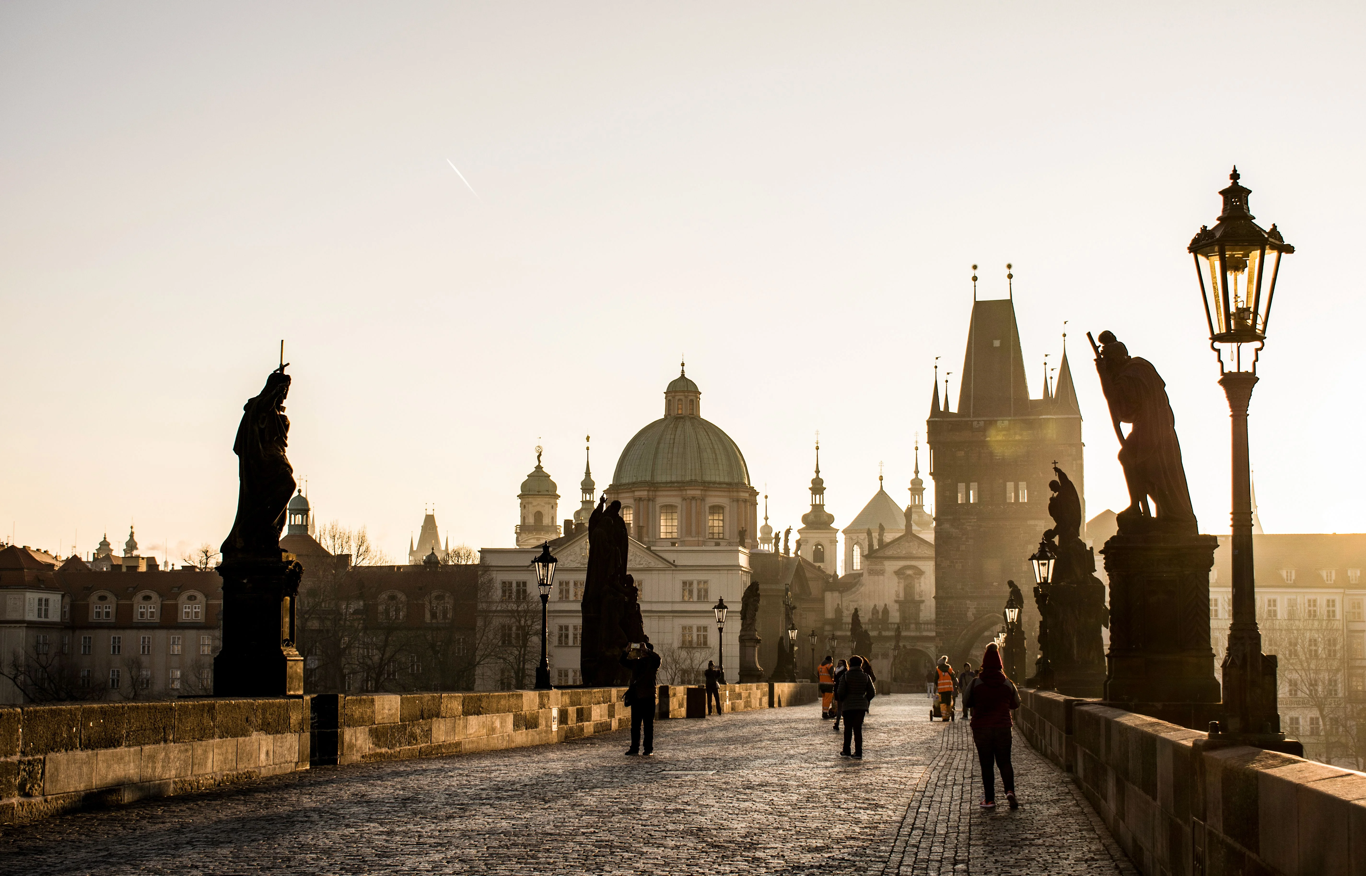 INDISPENSABLE – Charles Bridge, complete Malá Strana, John Lennon Wall, Klementinum, and Infant Jesus of Prague