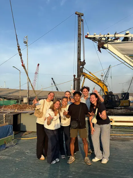 Explora Yakarta de forma auténtica: tu free tour local por la cultura, la historia y la vida cotidiana.