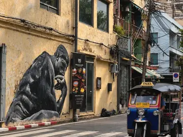 Oltre le Vibrazioni di Bangkok: Tour a Piedi tra Vicoli e Mercati Locali