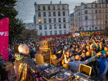 Serata nel quartiere a luci rosse di Pigalle: 3 bar e una discoteca