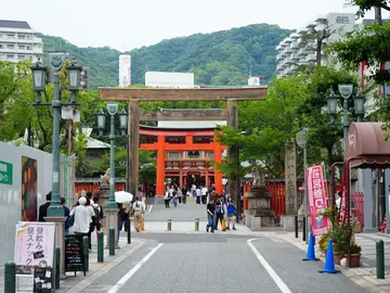 Hidden Kobe: Shrine, Kimono, Street Food & Tea — A Local Walk