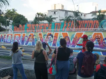 Free Cali Salsa & Resistencia Graffiti Tour