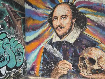 London Bridge Literary Legends Tour: Shakespeare, Dickens & more