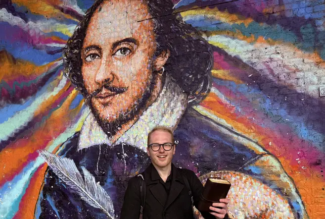 Shakespeare, Dickens & London's Greatest Stories Free Walking Tour (90 minutes)