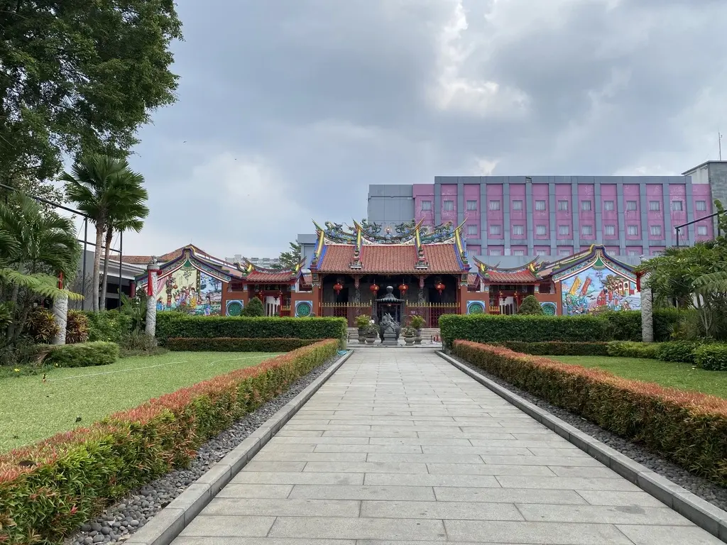 Tempel, Laternen und Minarette: Ein kultureller Spaziergang durch Bandungs Chinatown