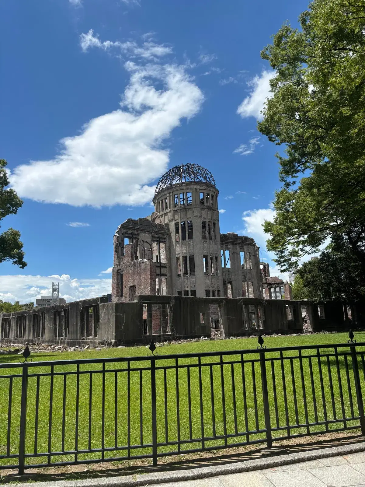 Esplorazione del Parco della Pace di Hiroshima