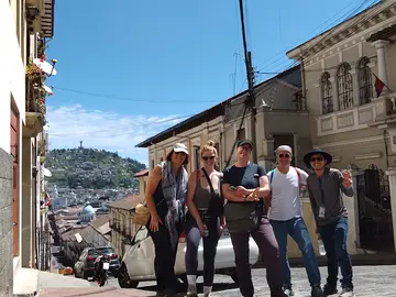 🌖Quito bei Nacht: Dächer, Sonnenuntergänge, Kirchen und indigene Erzählungen