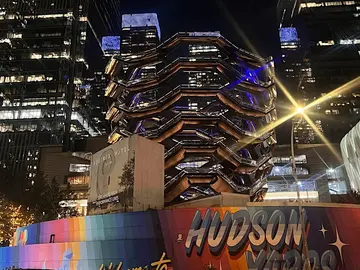 The High Line Night Tour: Hudson Yards + The Vessel & Little Island 