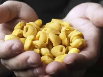 Bologna and its secrets through food tales - Free Tour