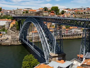Walking with a Local: Discover the Porto I Call Home | Stories and Life nowadays