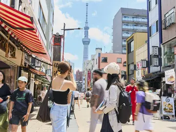 Taller de fabricación de palillos en Asakusa, Tokio