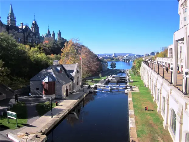 Morgenspaziergang durch die historische Innenstadt von Ottawa