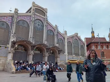 Fantastic tour of modernist Valencia!
