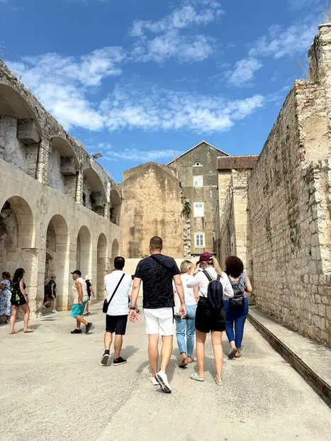 Relaxing walking tour trough Split center