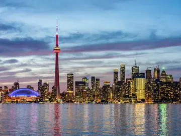 Spaziergang durch die Zeit: Eine geführte Tour durch Torontos Geschichte, Architektur und Wahrzeichen