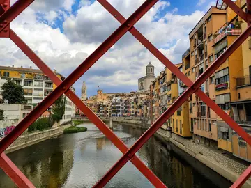 Free Tour Connect Girona – Guía acompañante + audioguía en más de 20 idiomas!
