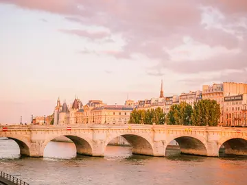 The bridges of the city and their secrets. 