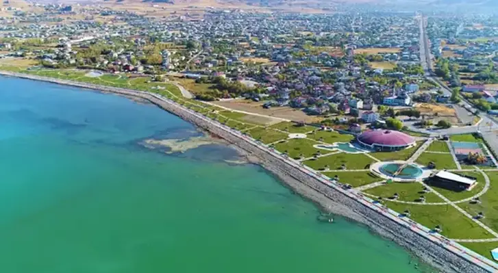 Voci della Città: Storia, Cultura e Vita Quotidiana