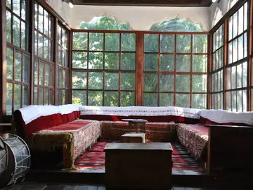 Tour Gratis a Pie por Pristina – Cultura, Historia y Tesoros Ocultos