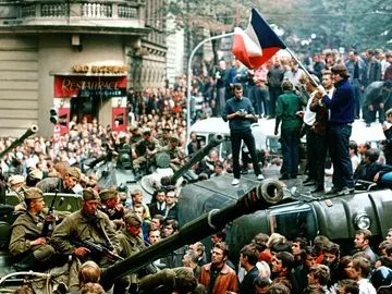 Recorrido a pie por la Ciudad Nueva + Segunda Guerra Mundial y Comunismo