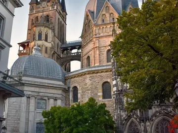 Das Wesentliche von Aachen – Geschichte, Mythen und Legenden der Kaiserstadt