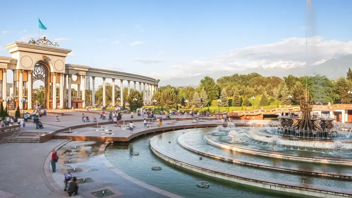 Joyas ocultas de Almaty: parques, arquitectura soviética e historias locales.