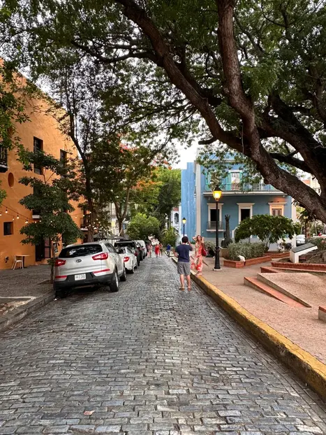 Tour Gratis por el Viejo San Juan: Historia, Fuertes y Relatos Locales