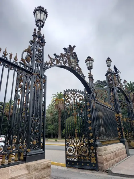 General San Martín Park: Nature with History. Walking Tour