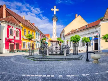 Escapada a Budapest: Arte, Historia y Paseo junto al Río en Szentendre