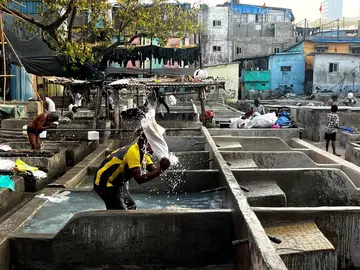 Recorrido matutino por Bombay: viaje en tren, mercado y rincones escondidos