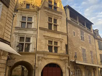Friendly and cultural guided tour of Sarlat with a local licensed guide