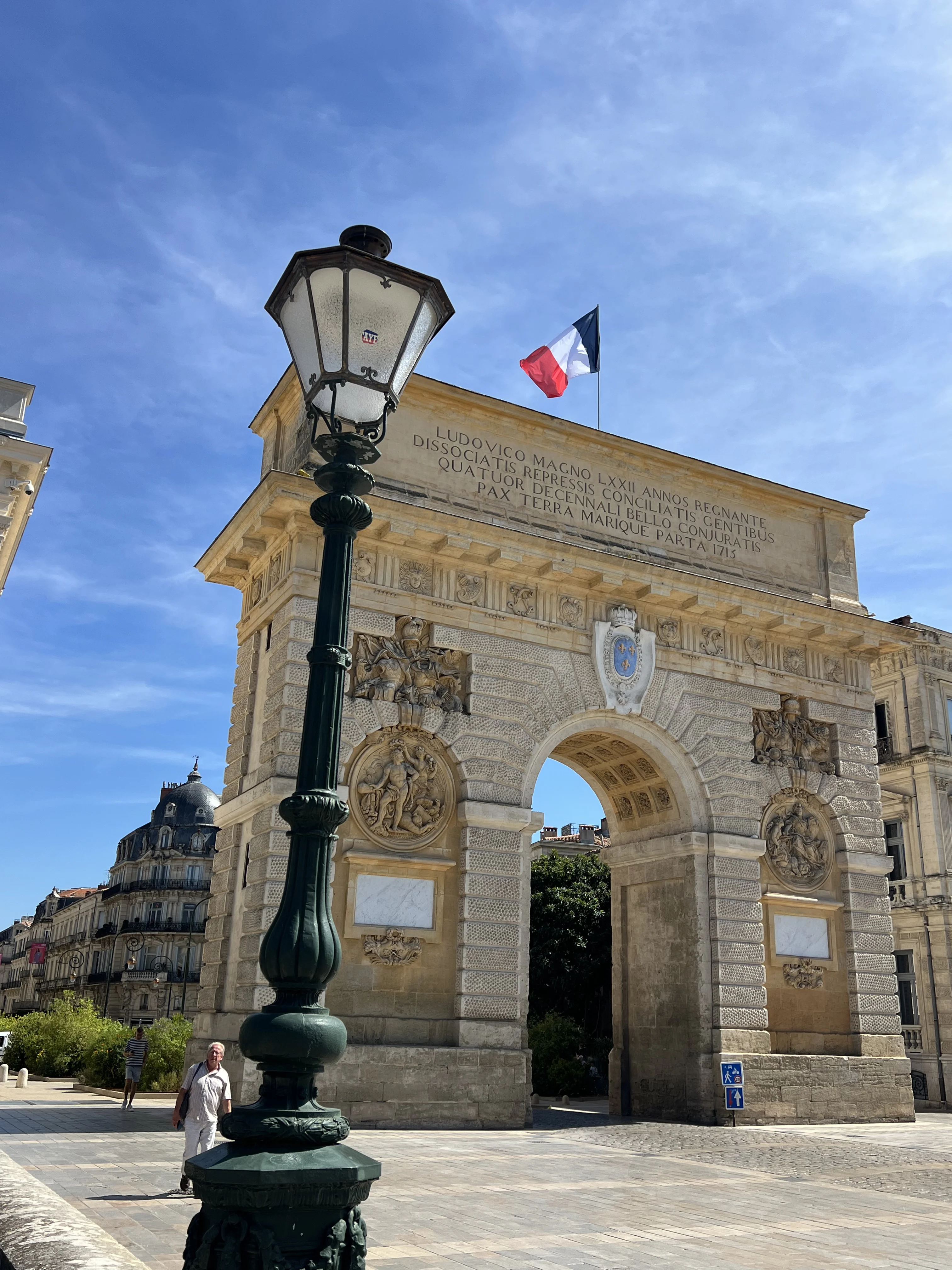 Hello Montpellier! Of large squares and small secrets
