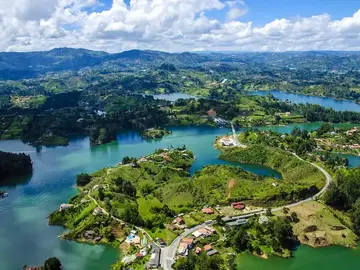 Guatapé, Tierra de Zocalos y Magia en las Montañas 