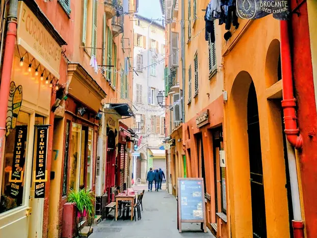 Secretos de Niza: Historias Curiosas, Leyendas y Vida Local — Paseo por el Casco Antiguo hasta el Mar