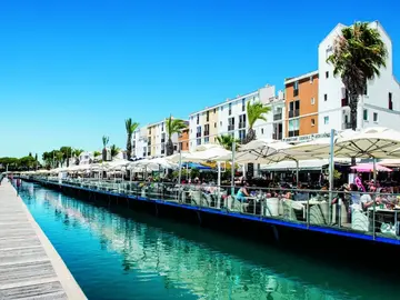 From Tradition to Luxury - Quarteira & Vilamoura Walking Tour