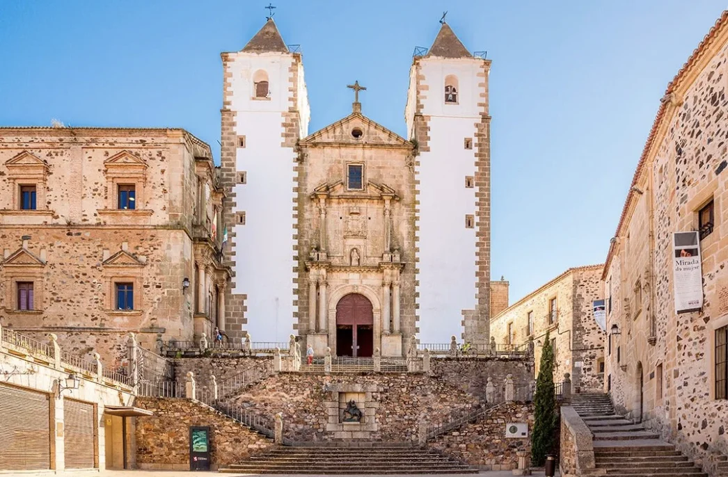 ¡Free Tour Cáceres al Completo + Degustación de Productos Extremeños!