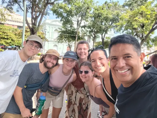 Il free walking tour e gastronomico di Gio, 2 tour in 1: scopri i sapori e la storia di Santa Ana