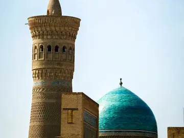 La Magia di Bukhara: Il Viaggio di un Locale