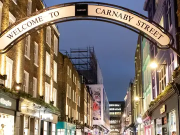 Spectacular Soho Tour: music, fashion and everything in between